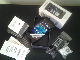 Blackberry Z10 Apple iphone 5 Canon EOS 5D Yamaha Tyros 4