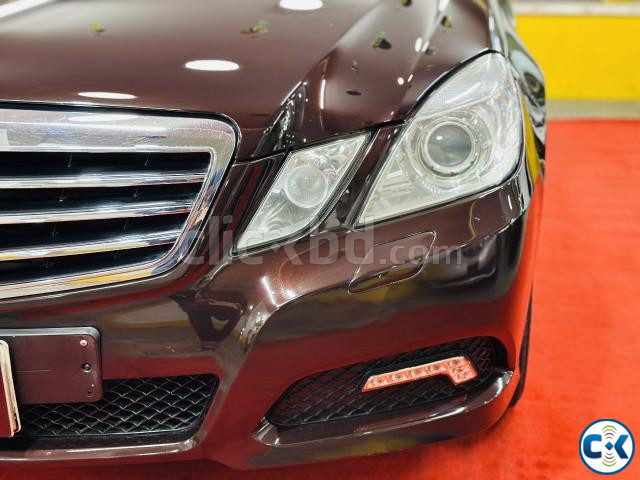 Mercedes Benz E200 large image 2