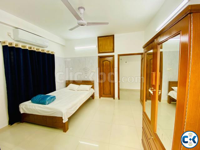 Foreigners Welcome Fully Furnished 3-Bedroom Apartment large image 2