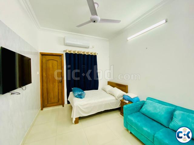 Foreigners Welcome Fully Furnished 3-Bedroom Apartment large image 3