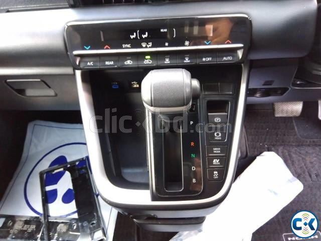 Toyota Noah 2023 large image 2