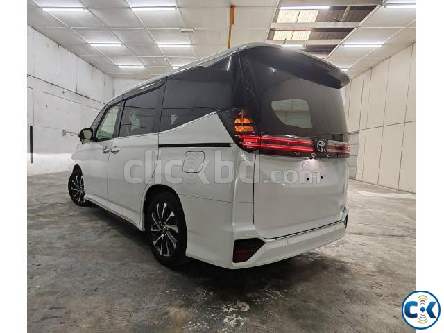 Toyota Voxy 2023 large image 1
