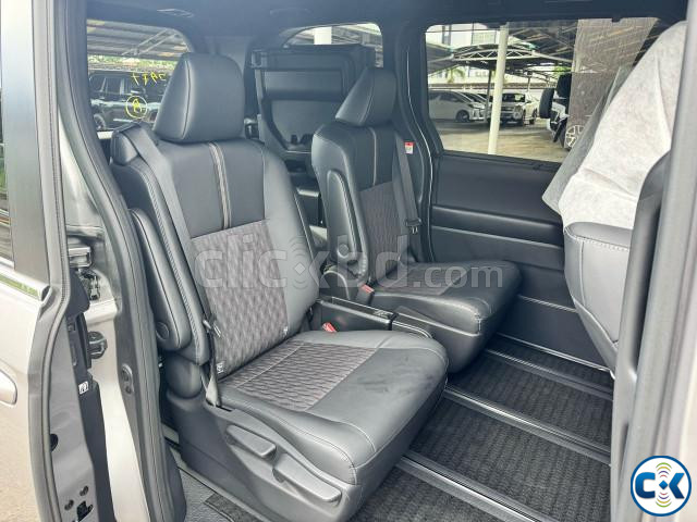 Toyota Noah 2023 large image 2