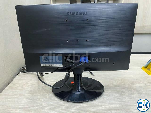 Samsung S19D300NY 19 Wide LED Monitor large image 2