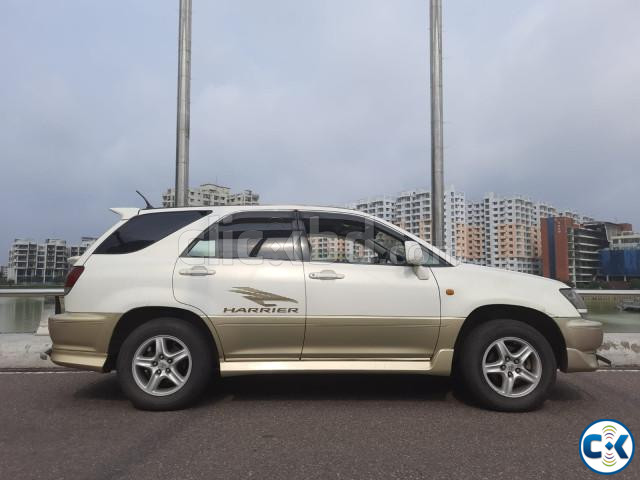 Toyota Harrier SUV large image 0