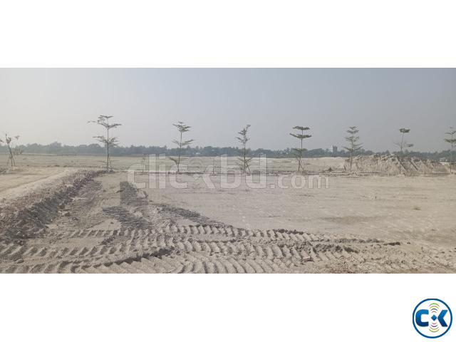 নতুন ঢাকার প্রাণকেন্দ্রে প্লট বিক্রি ১৮০ ফিট রোড সংলগ্ন  large image 2
