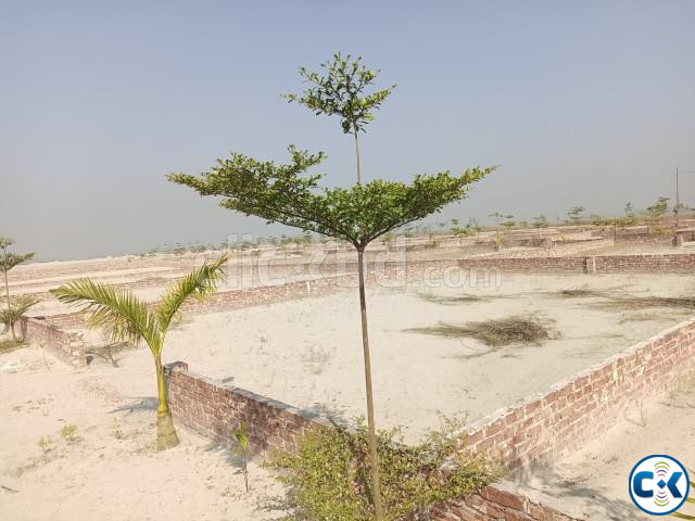 প্লট কিনুন ১৮০ ফিট রোডের পাশে সীমিত অফার দেরি নয়  large image 2