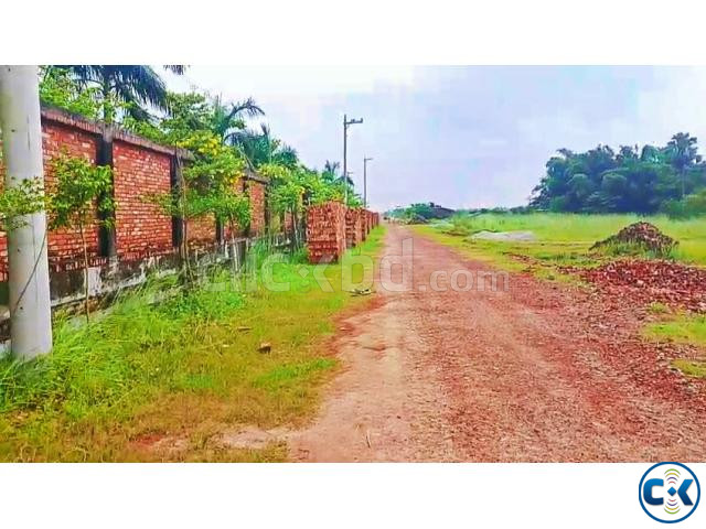 পূর্বাচল ৩০০ ফিটের সন্নিকটে আকর্ষণীয় প্লেসে প্লট বিক্রয় large image 1