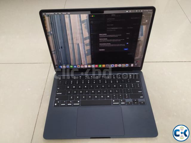 Macbook M2 Almost New and Unused large image 2