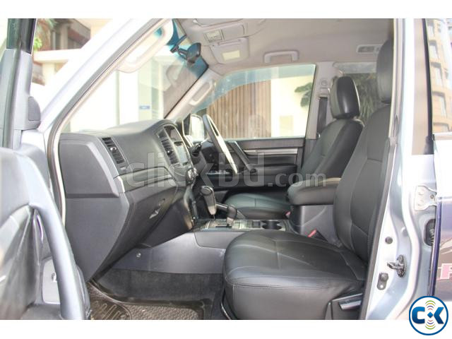 Mitsubishi Pajero Exceed V93 7 Seater 4WD 2006 large image 1