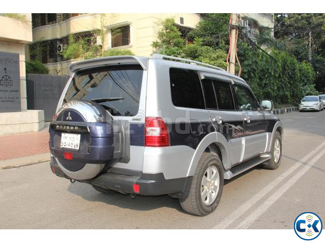 Mitsubishi Pajero Exceed V93 7 Seater 4WD 2006 large image 2