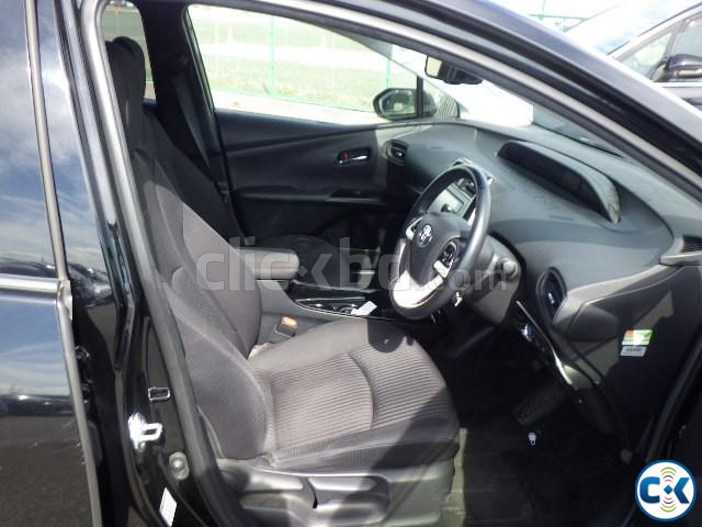 Toyota Prius S Safety Plus Package 2018 large image 2