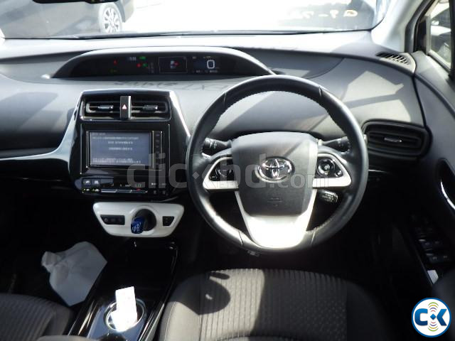 Toyota Prius S Safety Plus Package 2018 large image 3