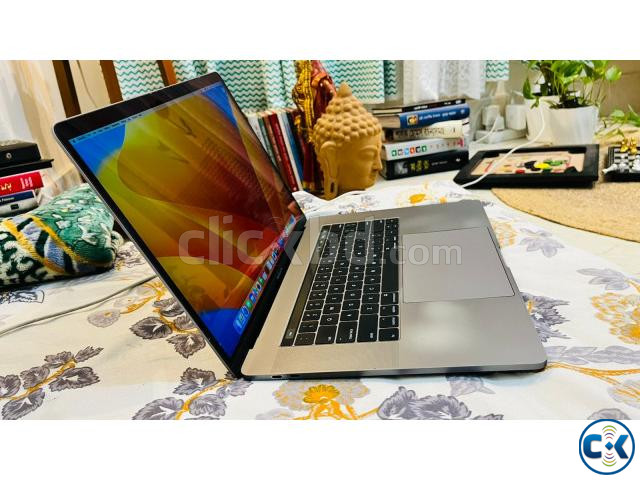 MacBook Pro 2017 15Inch large image 2