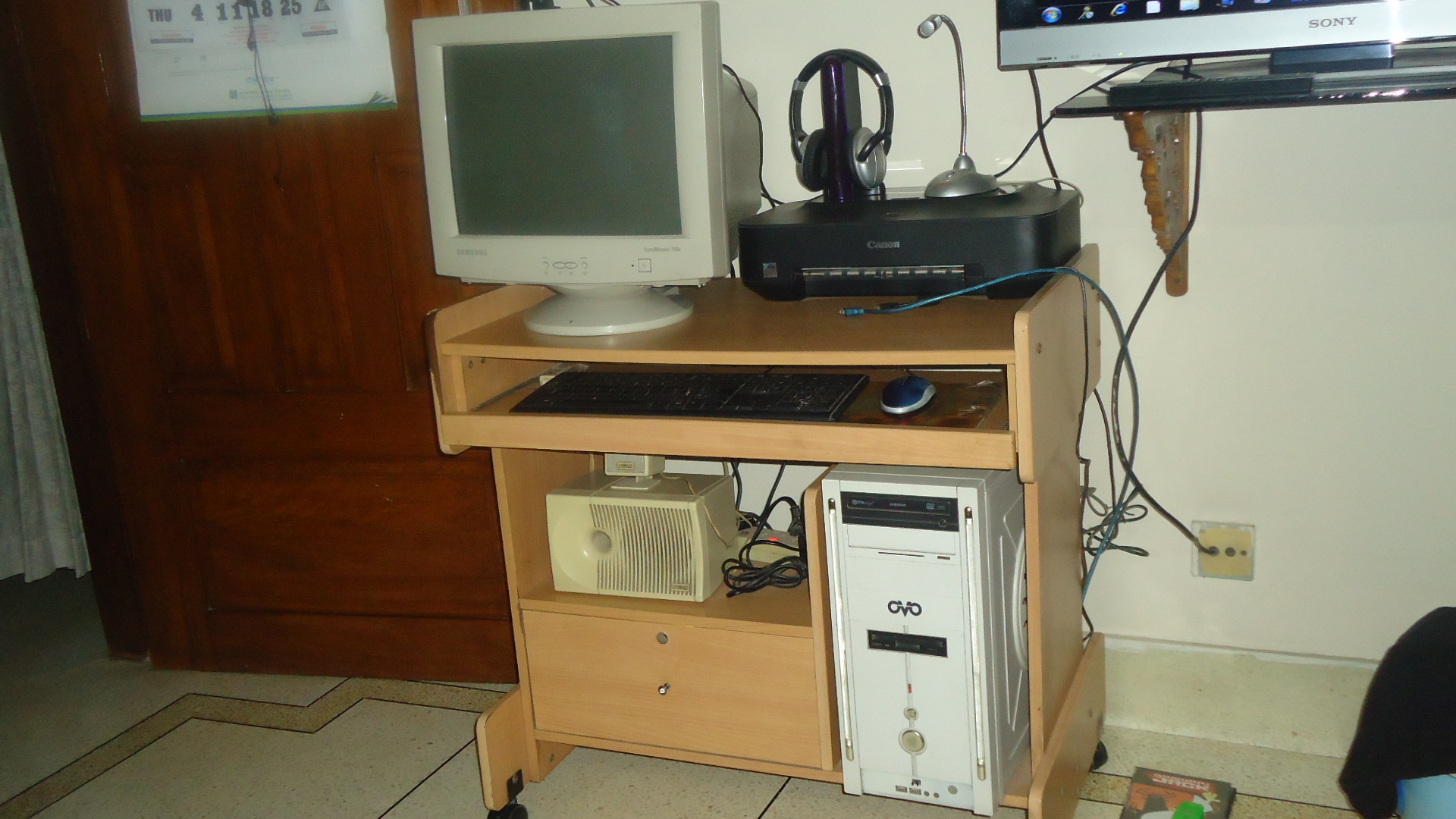 Pc-Samsung pc - full complete with a computer table large image 0