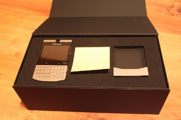 BLACKBERRY PORSCHE DESIGN P 9981 8GB IN DARK PLATINUM FOR AR large image 0