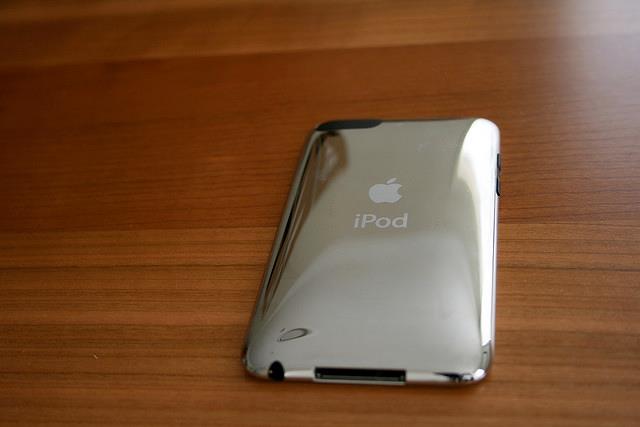apple ipod 3g 8gb touch large image 0