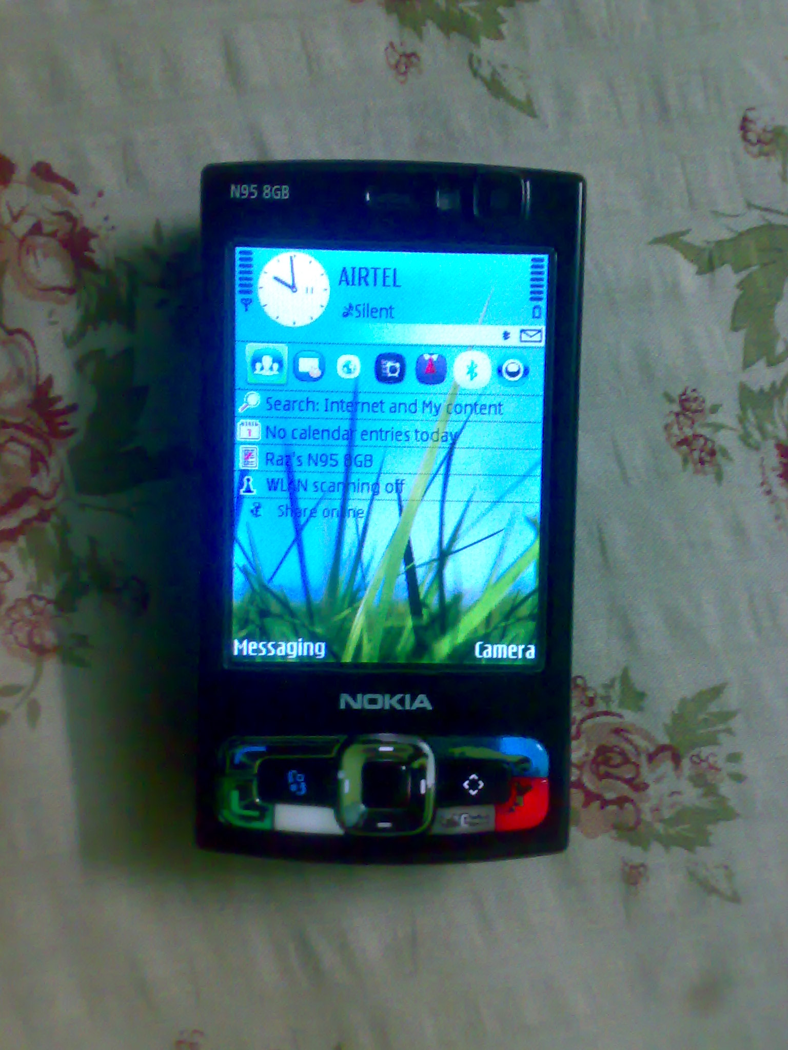 Nokia N95 8GB with extra features look inside large image 0