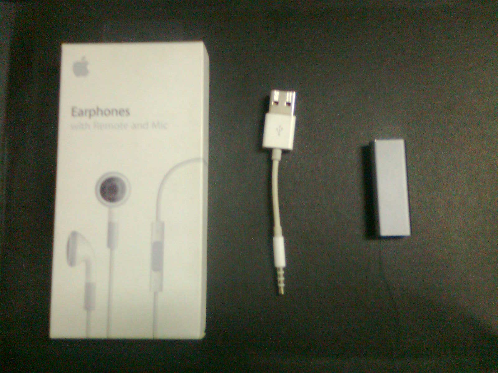 IPOD SHUFFLE 5TH GENERATION USED BUT NEW HEADPHONE BOXED  large image 1