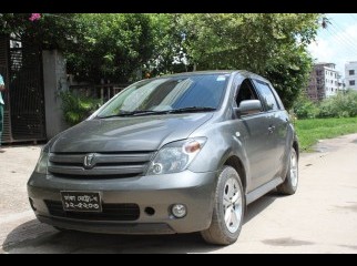 Toyota IST 2004 Metallic Grey For Sale